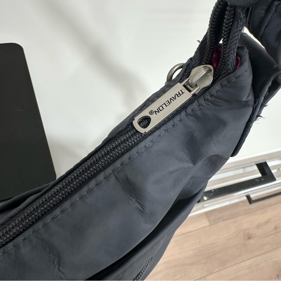 Travelon Anti-Theft Classic Messenger Bag Charcoal 1114 RFID - Picture 6 of 14